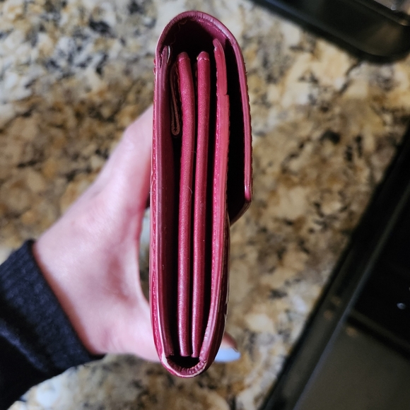 Authentic LOUIS VUITTON VERNIS RED WALLET - Picture 2 of 13